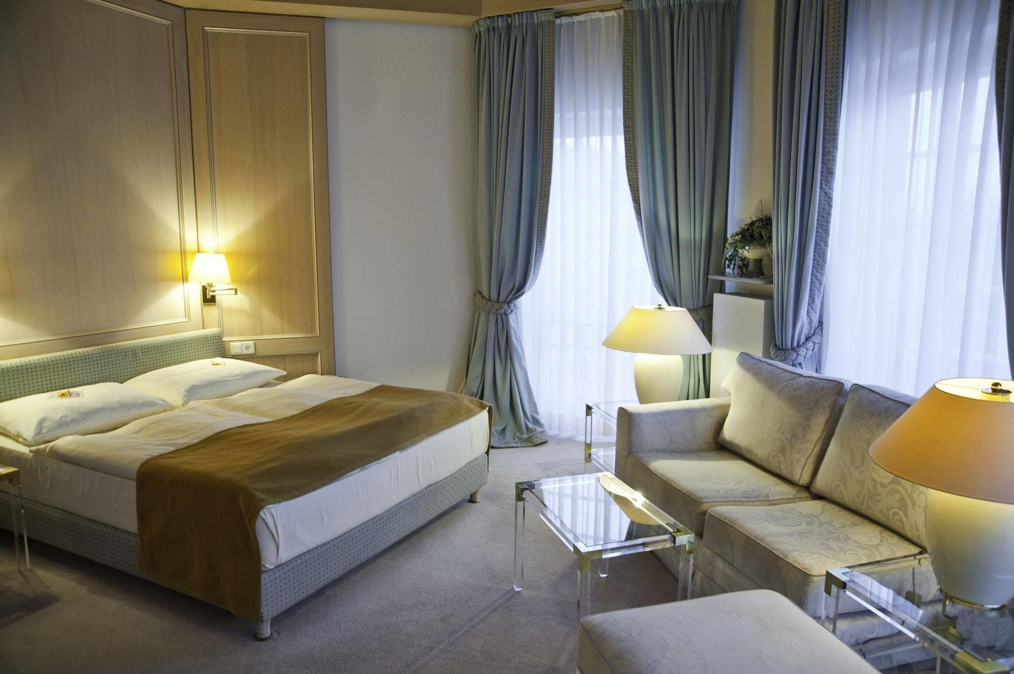 Hotel Hofgut Georgenthal à Hohenstein Extérieur photo